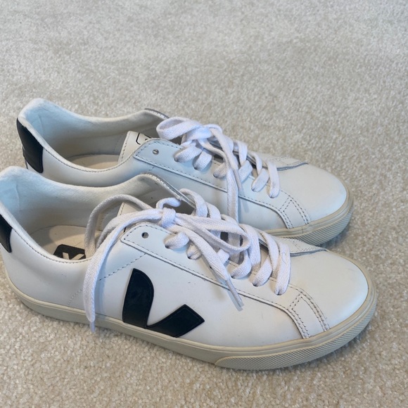Veja Shoes - VEJA Esplar Low-Top Sneakers
